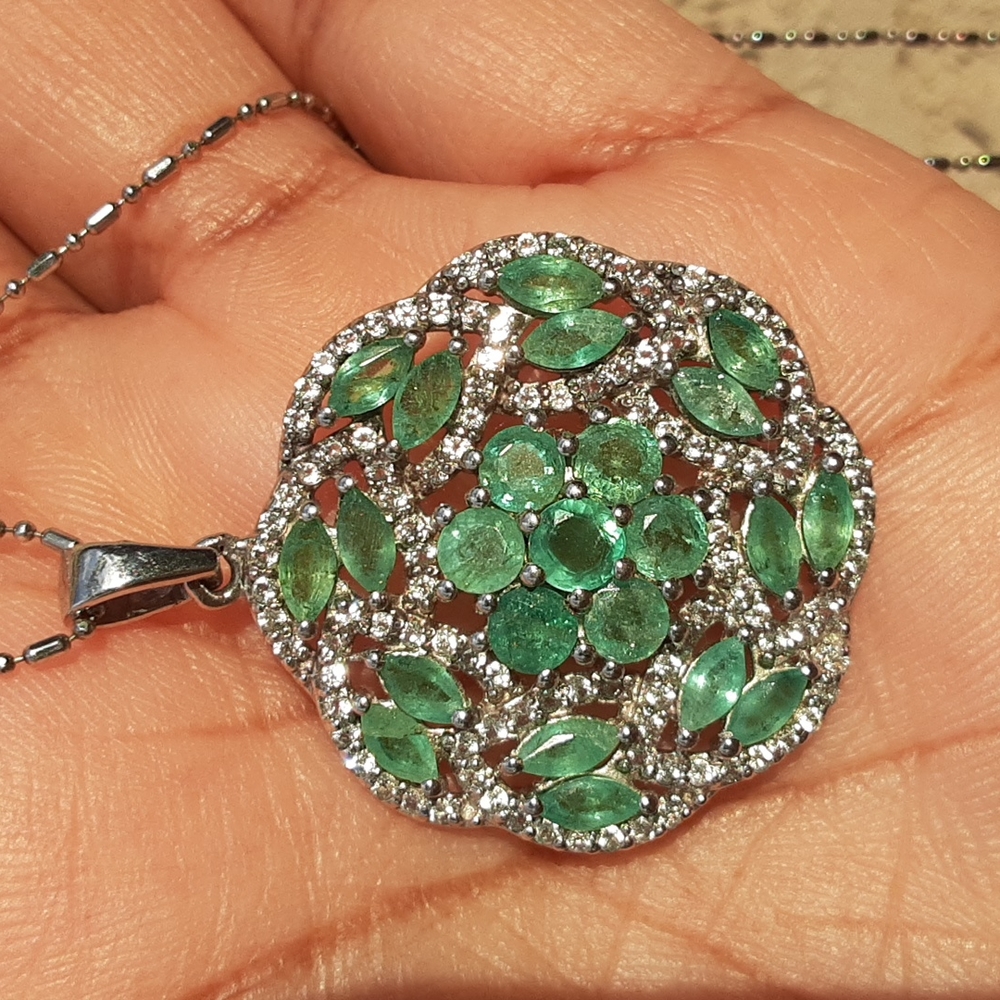 925 genuine African Emerald and natural white zircons.